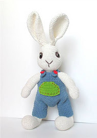 amigurumi crochet easter bunny in overalls