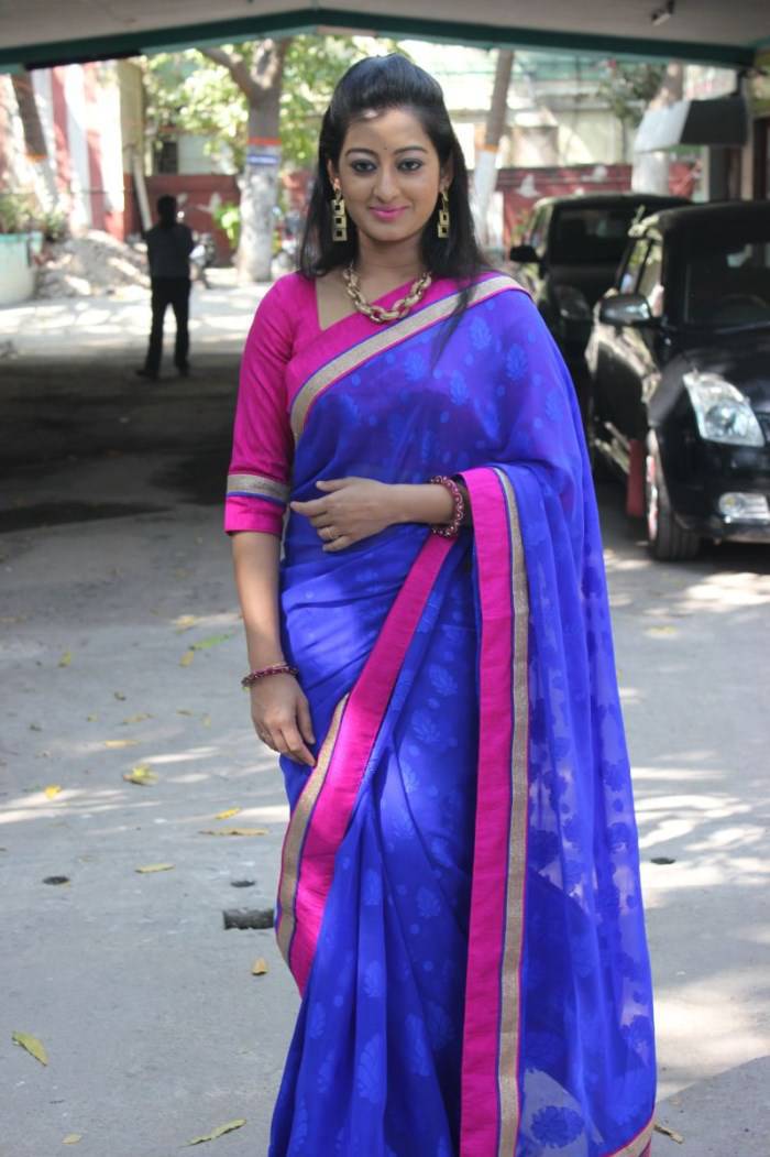 South Indian Actress Tejaswini Prakash Hip Navel Photos In Designer Blue Saree