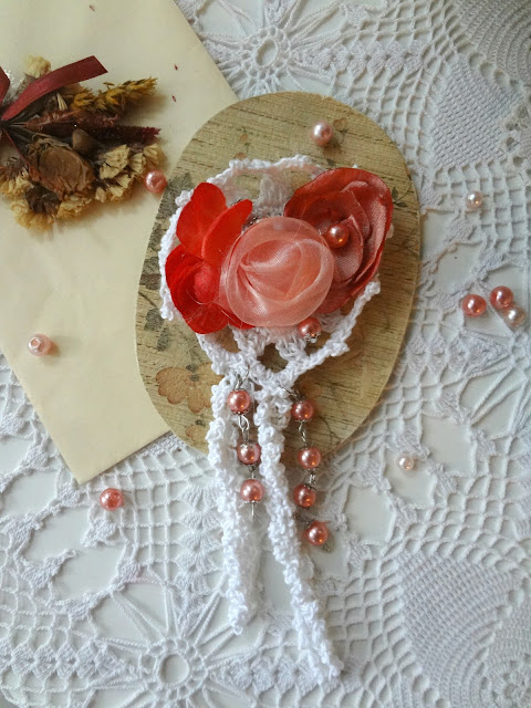 Mini Doily Brooch - weekend project