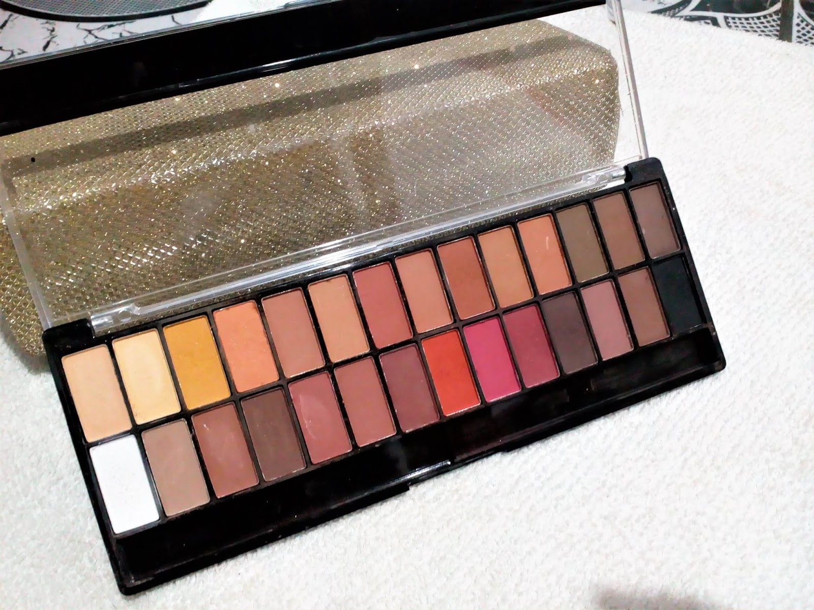 Atrás do Rímel: Resenha: Paleta de 28 cores, Belle Angel