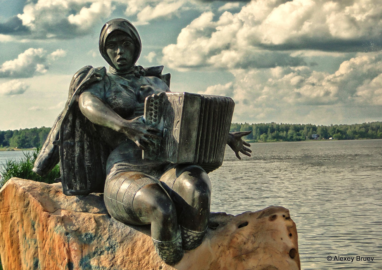 Россия, Московская область, Сенежское озеро, памятник Солнечногорская русалочка 