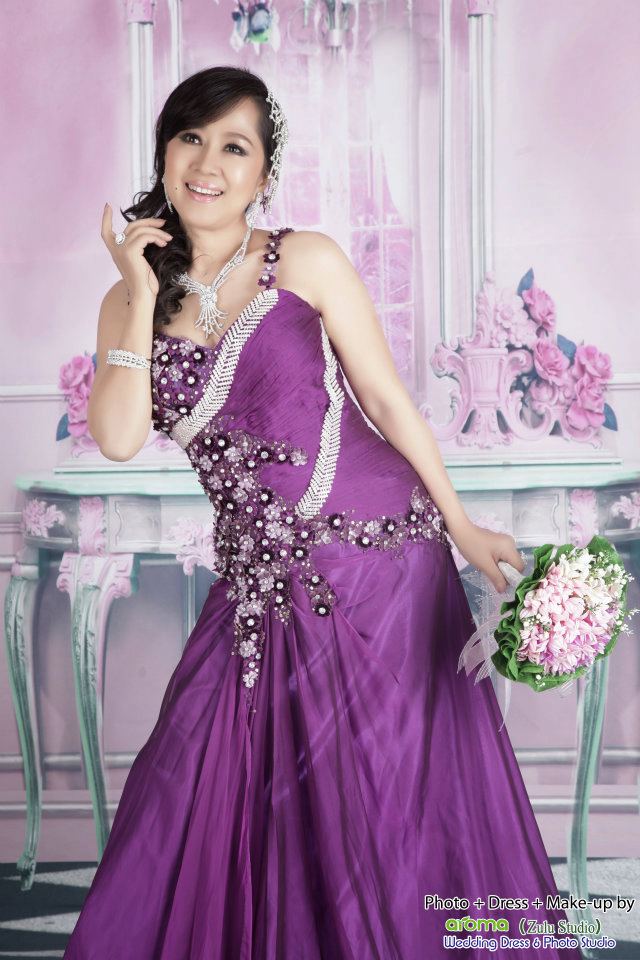 Well-Known Actress May Than Nu in Purple Long Dress