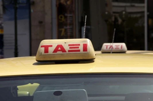 Χειροπέδες σε 14 οδηγούς ταξί με "πειραγμένα" ταξίμετρα