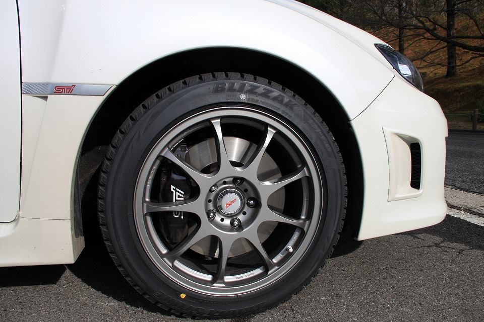 スバル インプレッサSTI GRB 純正ホイール スタッドレスタイヤ