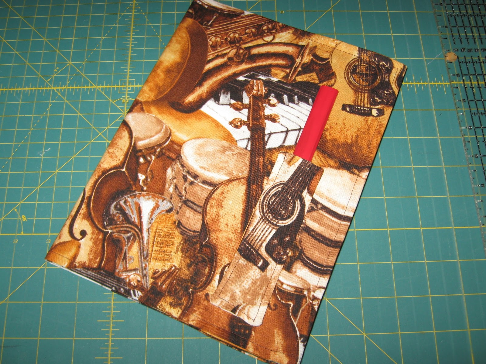 Stacey Lyn Designs {Tutorial Tuesday} Fabric Covered Composition