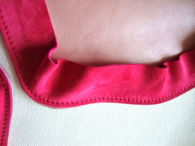 рулик для шитья. обработать горловину платья. обработка горловины руликом. обработка горловины руликом. обтачка руликом.