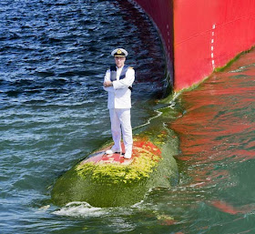 أجرأ صورة شخصية لقبطان أكبر سفينة سياحية بالعالم!