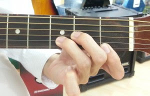 Cách chuyển hợp âm dễ dàng cho người mới học đàn guitar