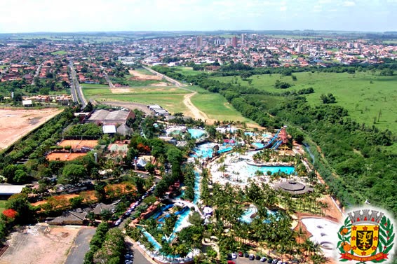 Foto do Thermas dos Laranjais e da cidade de Olímpia-SP ao fundo - Fonte Portal da Prefeitura de Olímpia-SP