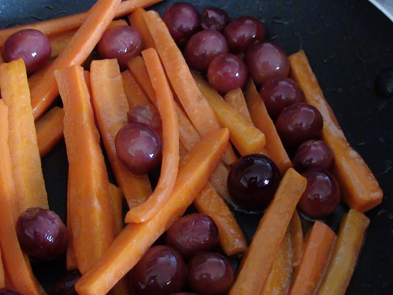 zsuzsa is in the kitchen CARROTS GRAPES SUPREME