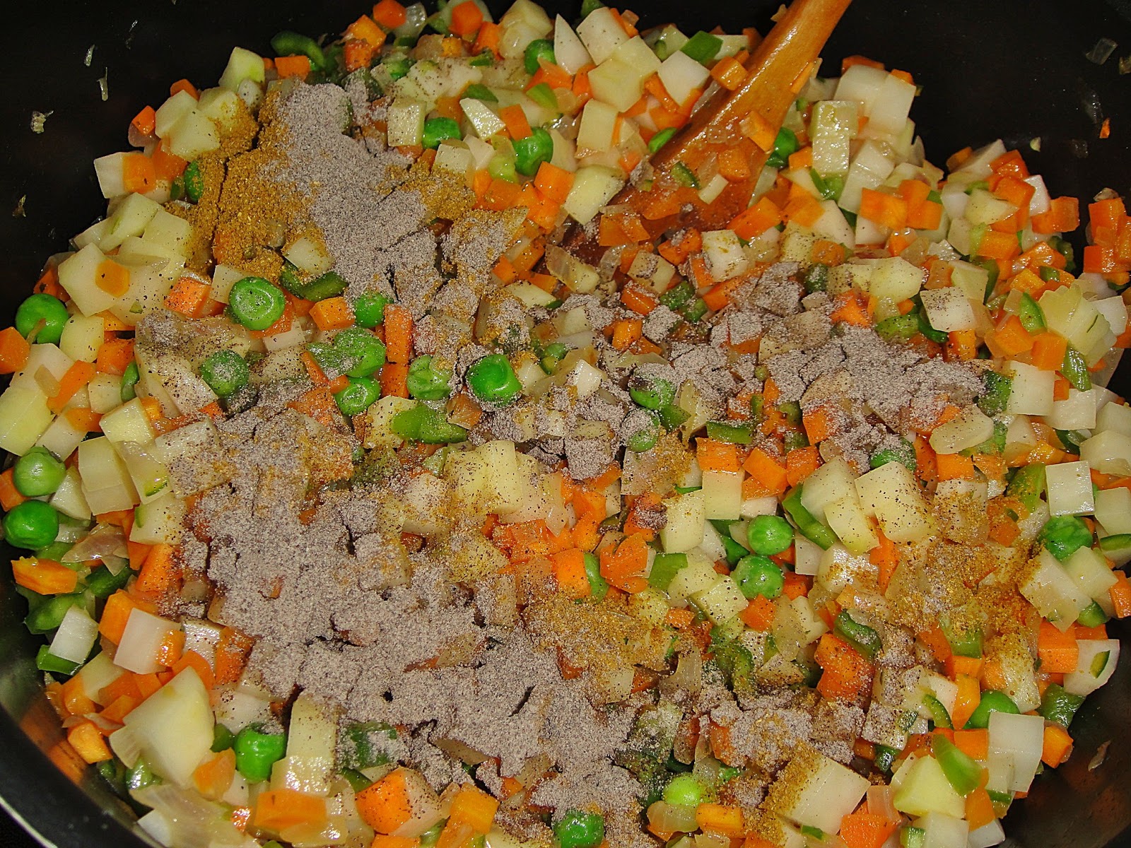 Maryam's Culinary Wonders: 428. Vegetable Samosa