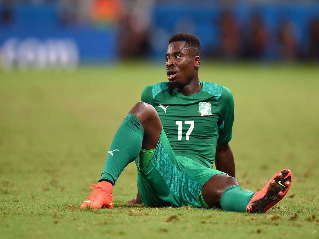 Paris Saint-Germain afasta jogador que chamou o técnico de gay Paris Saint-Germain afasta jogador que chamou o técnico de gay