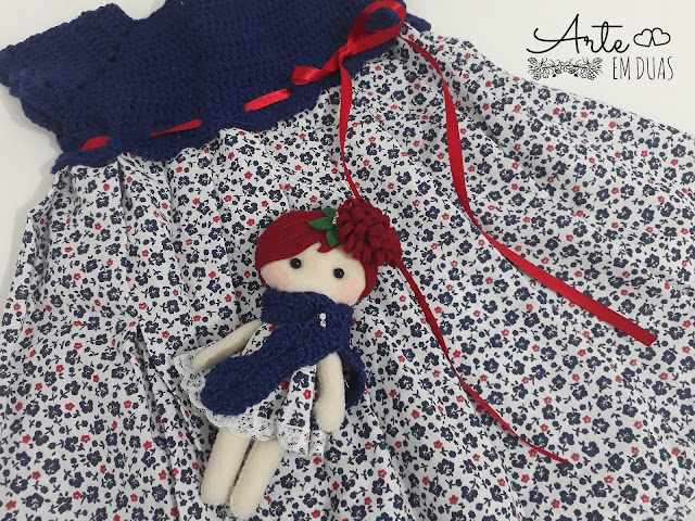 Vestido em crochê e tecido, Azul e Liberty + Bonequinha