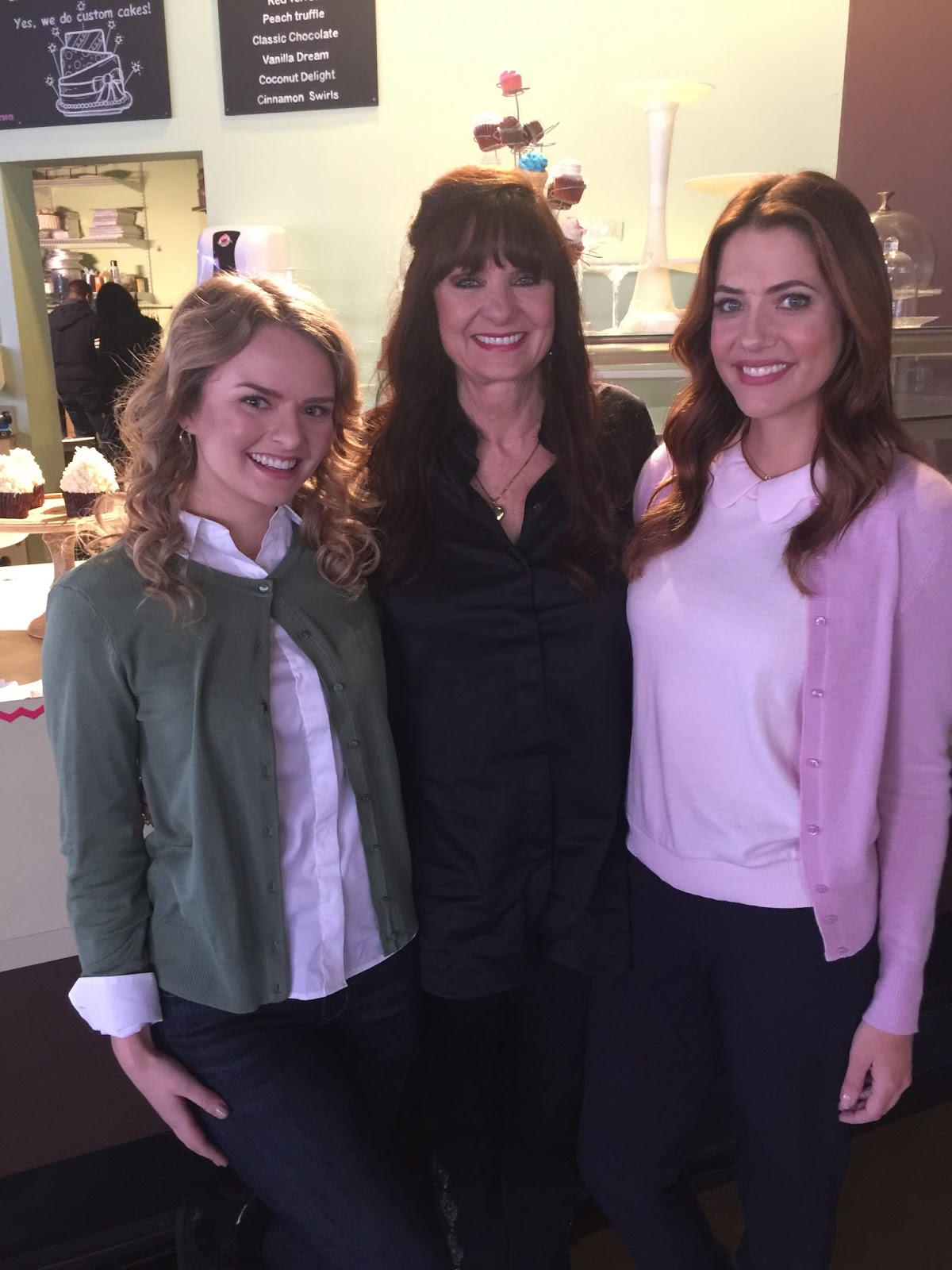 Heartwarming Photo Goes Viral: Son'S Act Of Love For His Mom - ewkz67k