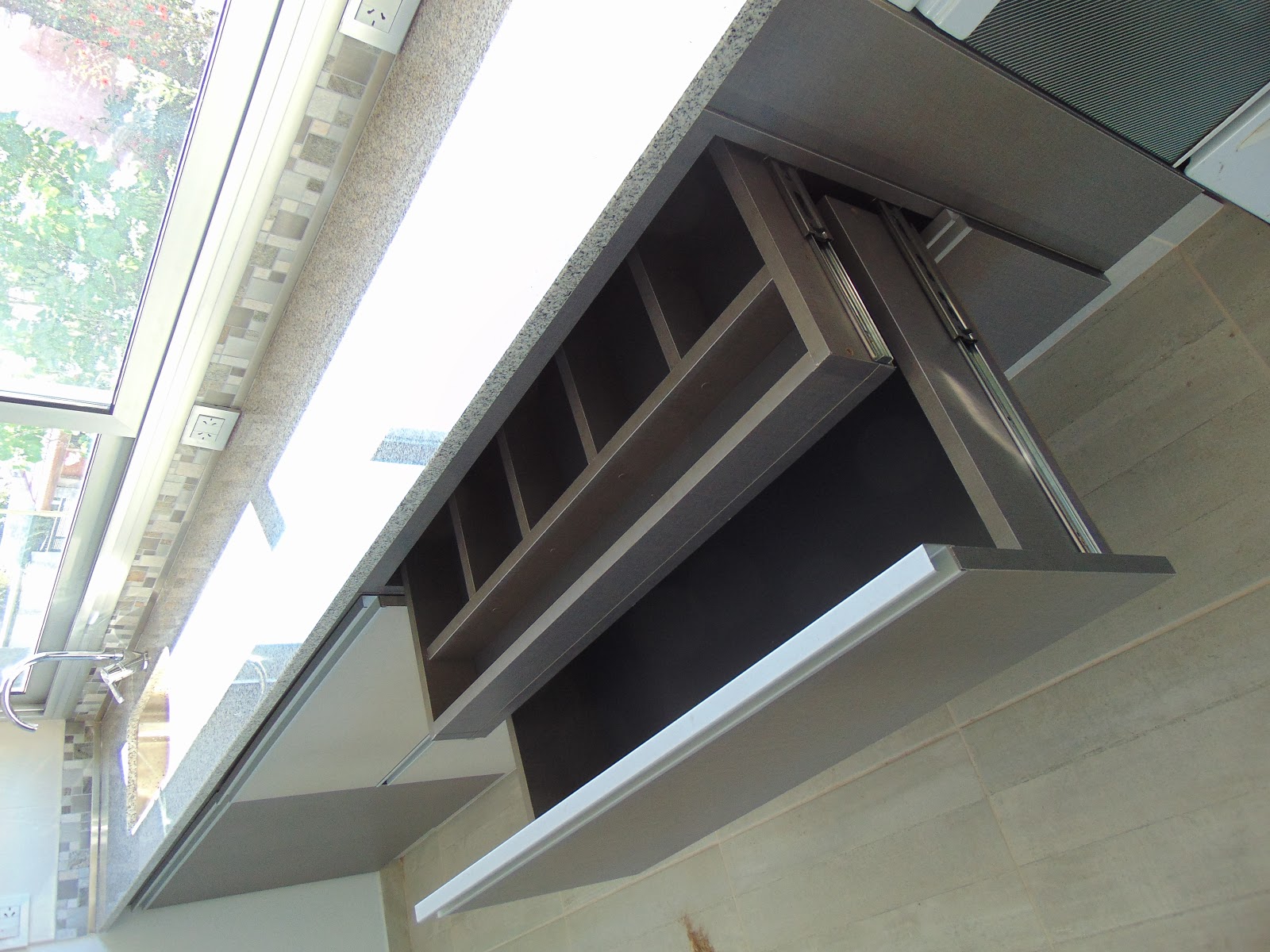 La Carpintería: Mueble de cocina en melamina seda notte y seda giorno