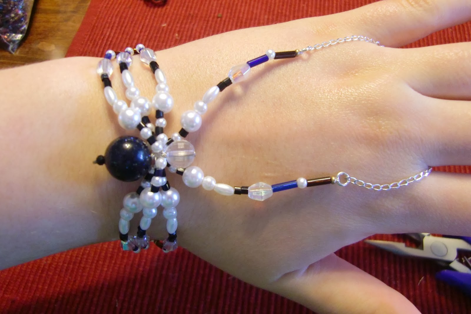 SPIDER ON MY HAND!!- Beading DIY