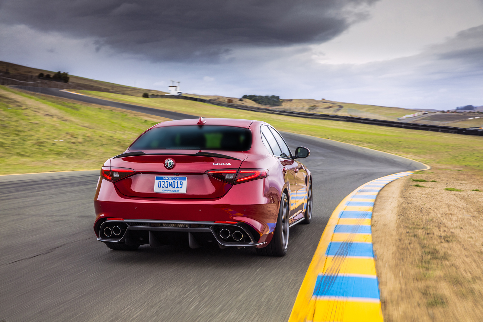 Alfa Romeo Giulia 2.0 Turbo Four With 350 HP? Yes, Please Types cars