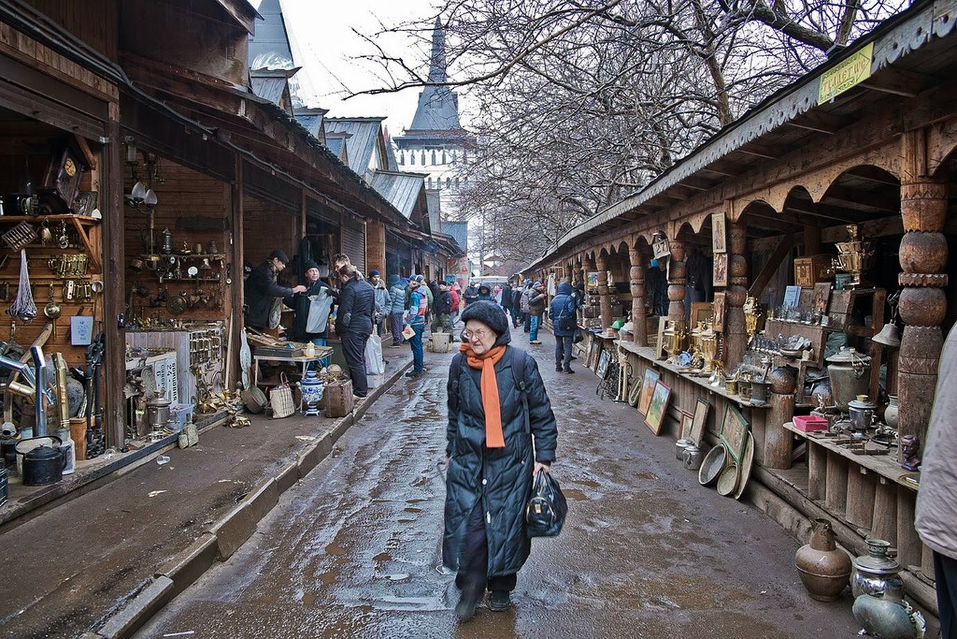 Барахолка в измайлово. Вернисаж в Измайлово блошиный рынок. Измайловский Кремль блошиный рынок. Блошиный рынок в Измайловском вернисаже. Измайловский Вернисаж, Москва.