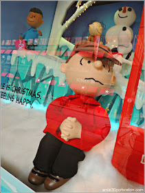  Escaparates del Macy's Dedicados al 50 Aniversario de Snoopy y Charlie Brown 