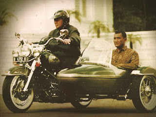 pak harto naik motor