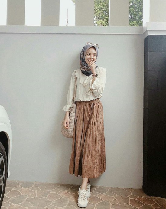 √ 31 Gaya Foto Hijabers Cantik ala Instagrammer Terbaru dan Terpopuler