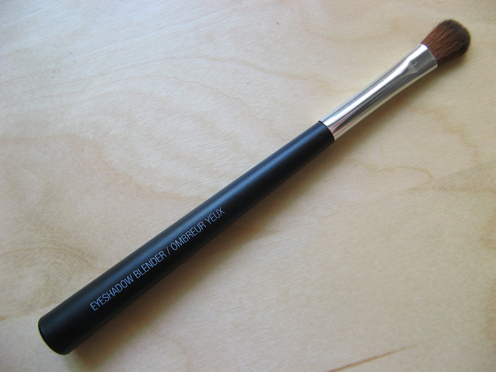 Body Shop Mania Eyeshadow Blender Brush