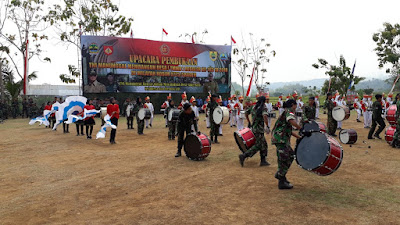 MARCING BAND SMP NEGERI 1 SRAGEN IKUT MEMERIAHKAN UPACARA PEMBUKAAN TMMD REGULER KE 103 MARCING BAND SMP NEGERI 1 SRAGEN IKUT MEMERIAHKAN UPACARA PEMBUKAAN TMMD REGULER KE 103