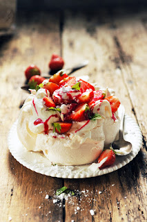 http://doriannn.blogspot.fr/2015/10/le-retour-de-la-pavlova-pour-sans-doute.html