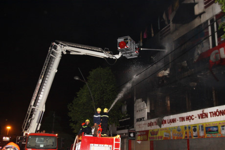 Chay sieu thi dien may lon bac nhat tinh Quang Tri - Anh 9