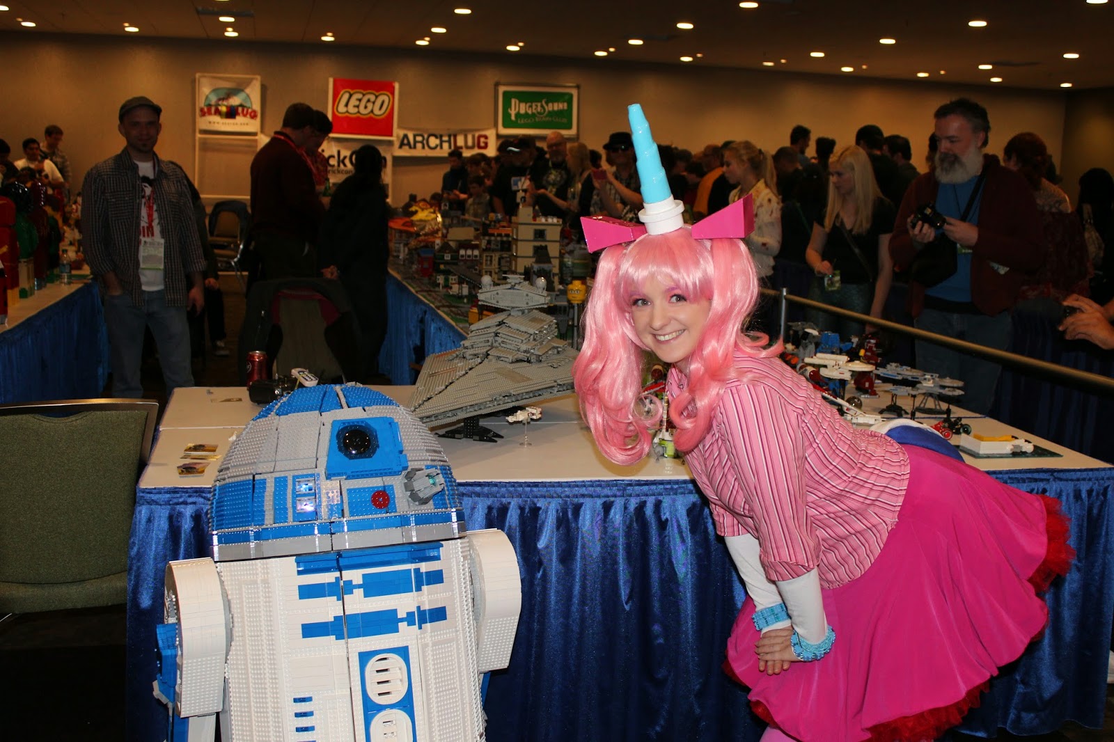 Unikitty posing with Lego R2-D2 (life size)