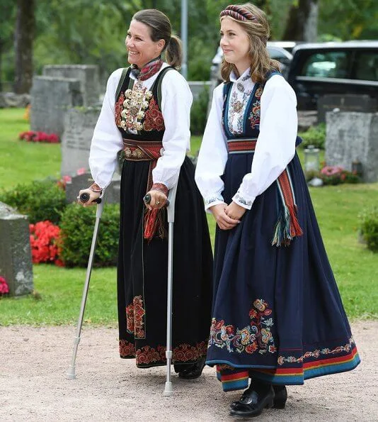 Queen Sonja, Crown Princess Mette-Marit, Princess Ingrid Alexandra, Marius Borg Høiby, Juliane Snekkestad, Princess Märtha Louise, Leah Isadora