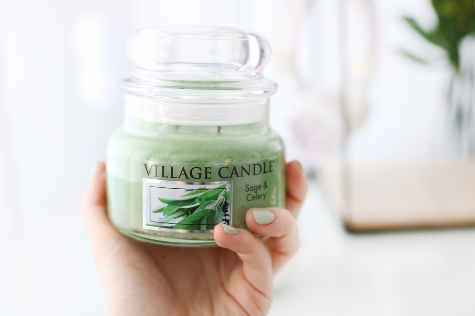 Świeca zapachowa Village Candle - Sage and Celery {idealna na sezon wiosenno-letni}