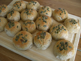 R%25C3%25A5gfrallor%2Bmed%2Bpumpak%25C3%25A4rnor%2B%25282%2529 - Nybakat bröd