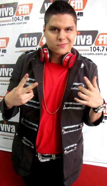 Fainal Foto de Fainal posando para fans