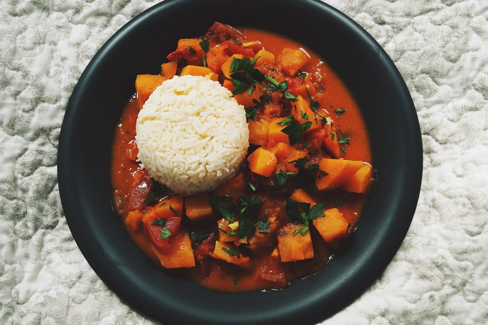 veganes Kürbis Curry mit Tomaten
