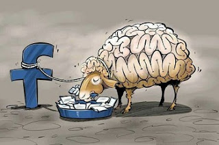 Facebook के नशे में दुनिया किस क़दर चूर है, तस्वीरें देख आप खुद ही समझ जाएंगे | Most Funny ImagesFunny Images funny images, comedy images, most funny images, latest funny images, majedar tasveeren, majedar images