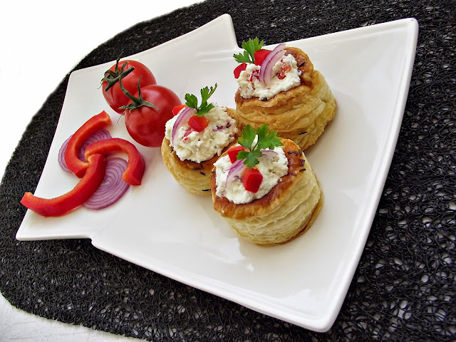 Articole culinare : Vol au vent cu crema de branza