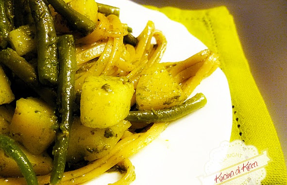 BAVETTE con PESTO, PATATE e FAGIOLINI BAVETTE con PESTO, PATATE e FAGIOLINI