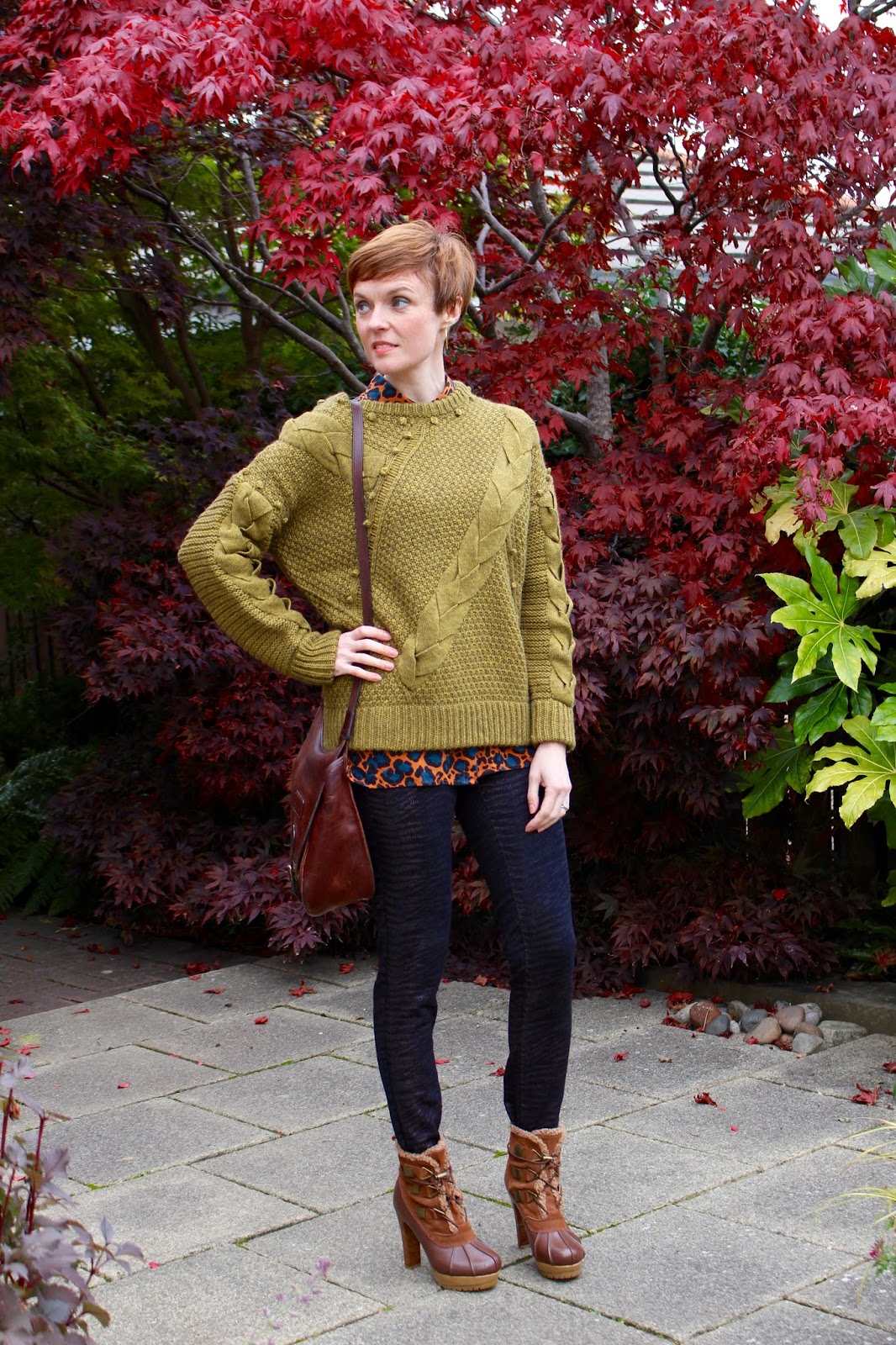 How to wear a Chunky Twisted Cable Knit Casual layers, over 40