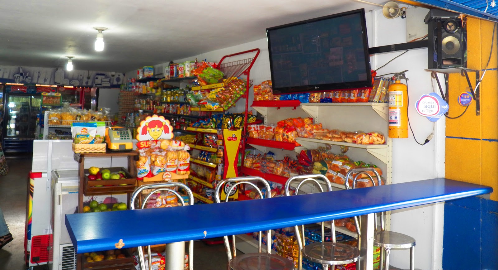 Untarse un poco En Medellín, las tiendas de barrio sostienen familias