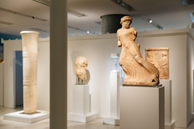 Μέσα στην έκθεση του Μουσείου Ακρόπολης για τα Ελευσίνια Μυστήρια Μέσα στην έκθεση του Μουσείου Ακρόπολης για τα Ελευσίνια Μυστήρια