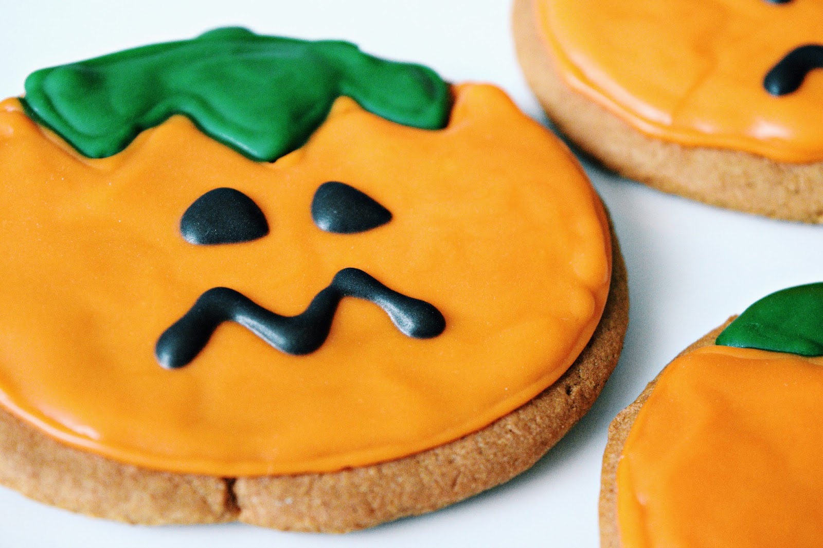 halloween decorated pumpkin cookies 