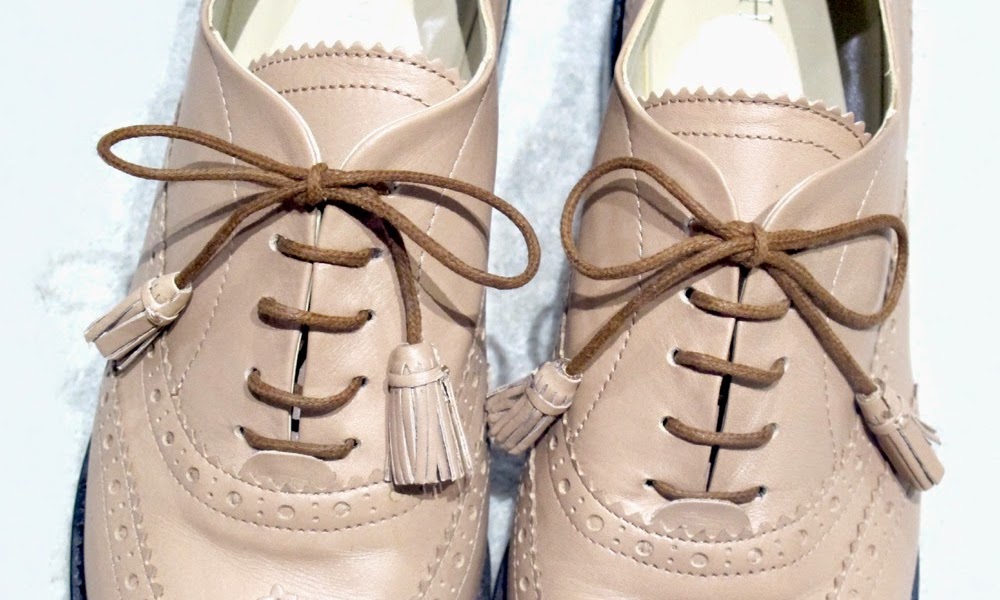 NUDE LEATHER BROGUES