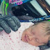 ( KINI VIRAL ) Ramai Natizen Menangis Selepas Tahu Cerita Disebalik Senyuman Bayi Ini -- " Bayi perempuan yang tidur sambil tersenyum dengan sarung tangan serta helmet ayahnya sebenarnya ialah .."