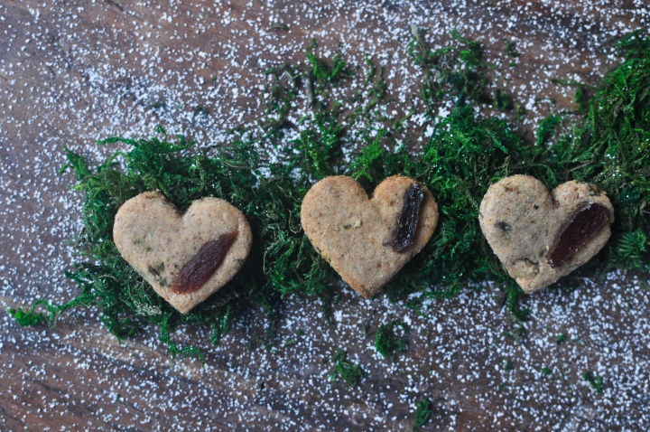 a healthier christmas: honey cookies with pumpkin seeds, free from gluten and refined sugar
