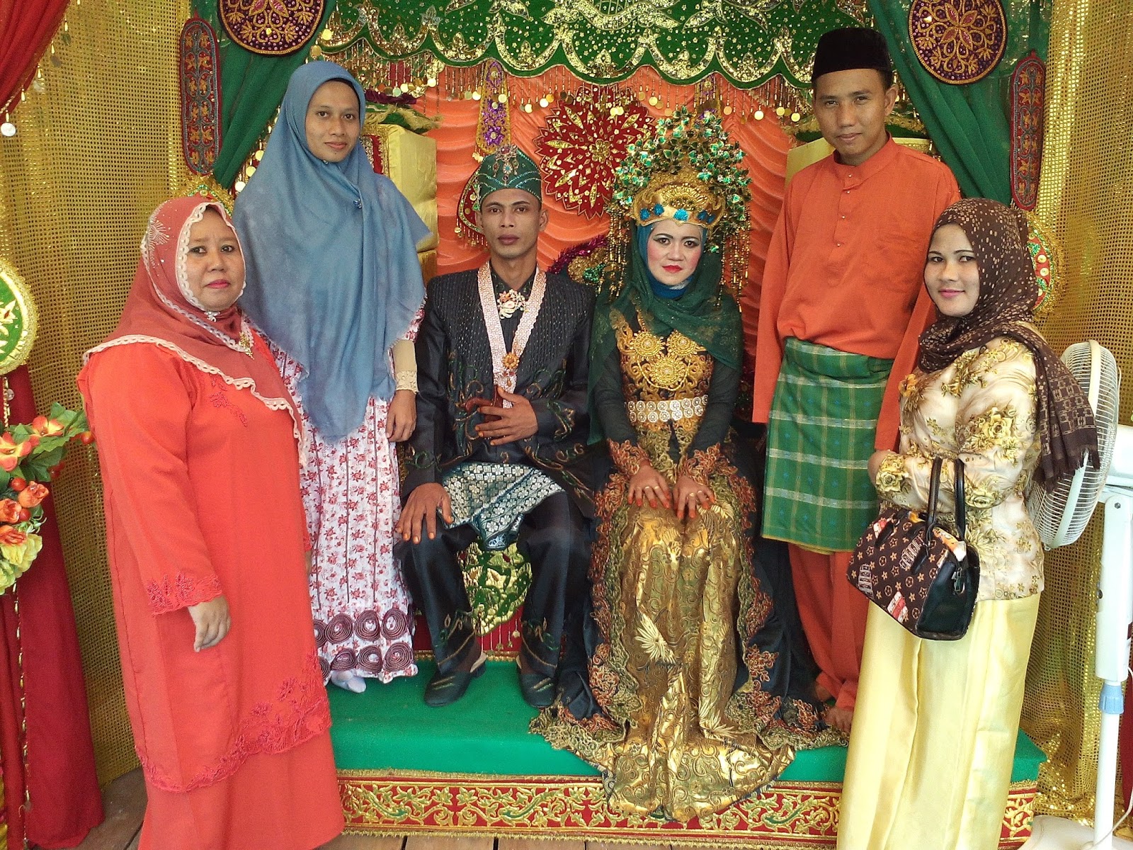 keindahan busana pernikahan melayu