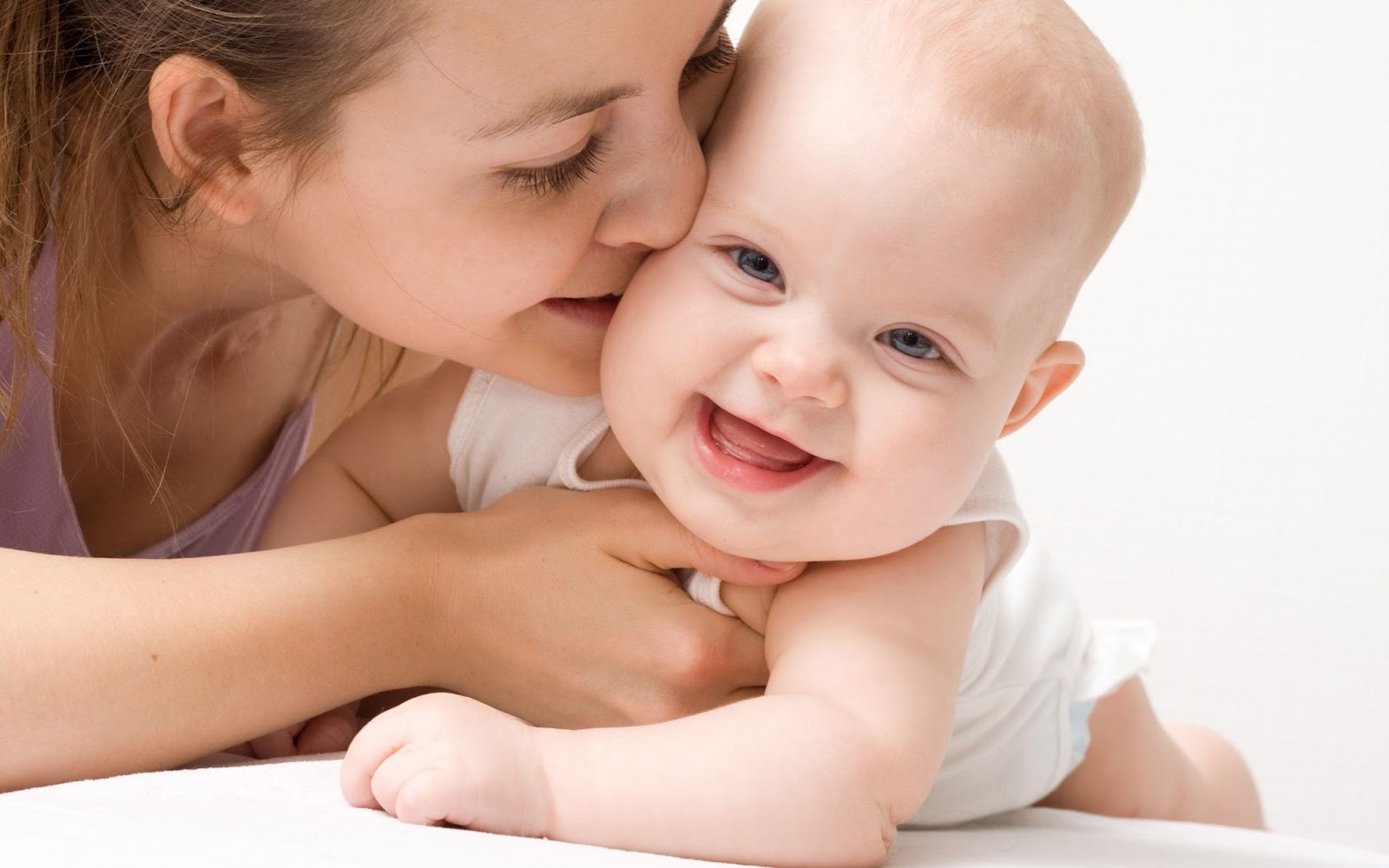 Love, Laugh and Reflect: 5 ways to keep the skin of your baby soft and safe