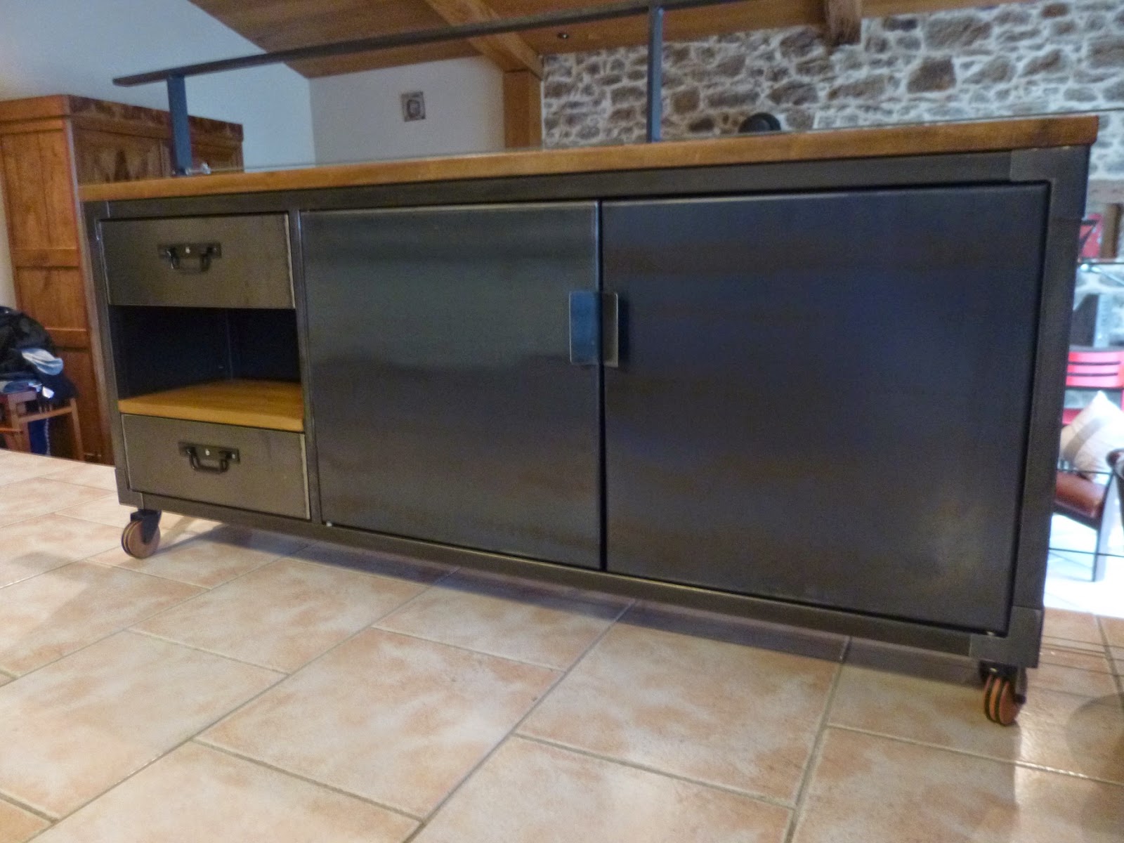 C.FACTORY CREATION: MEUBLE TV A ROULETTES