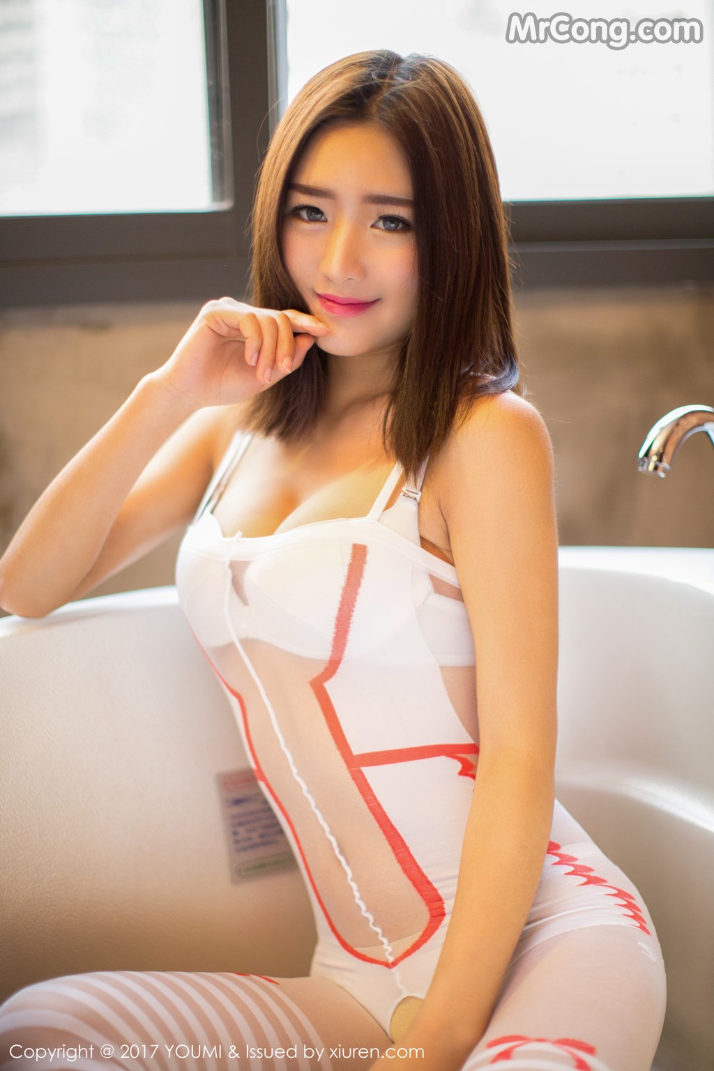 YouMi Vol.015: Model LIN (周琰琳) (49 photos)