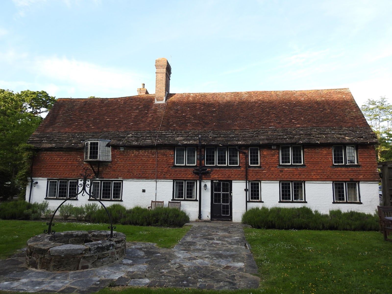 Crawley Old Town SIXTEEN PICTURES Edgeworth House & Wing House (Gatwick)